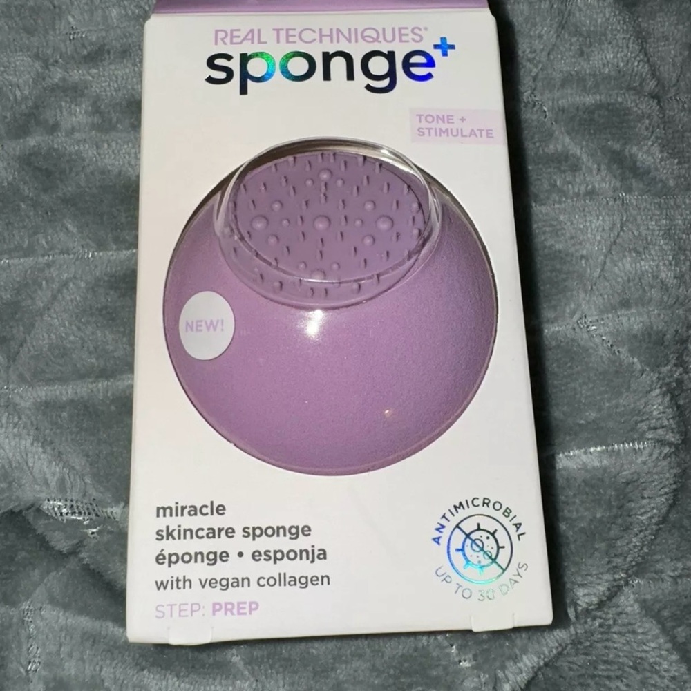 2- REAL TECHNIQUES Miracle Skincare Sponge + With Vegan Collagen